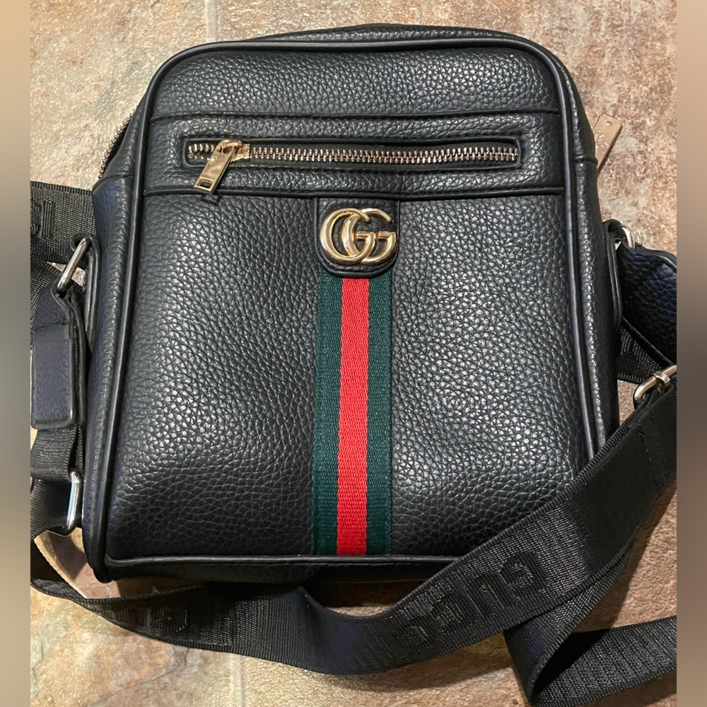 Gee monogram logo crossbody utility bag purse for men or women 💕🔥🔥
